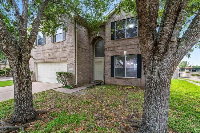 Foto del edificio - 2115 Lakeshore Forest Ct