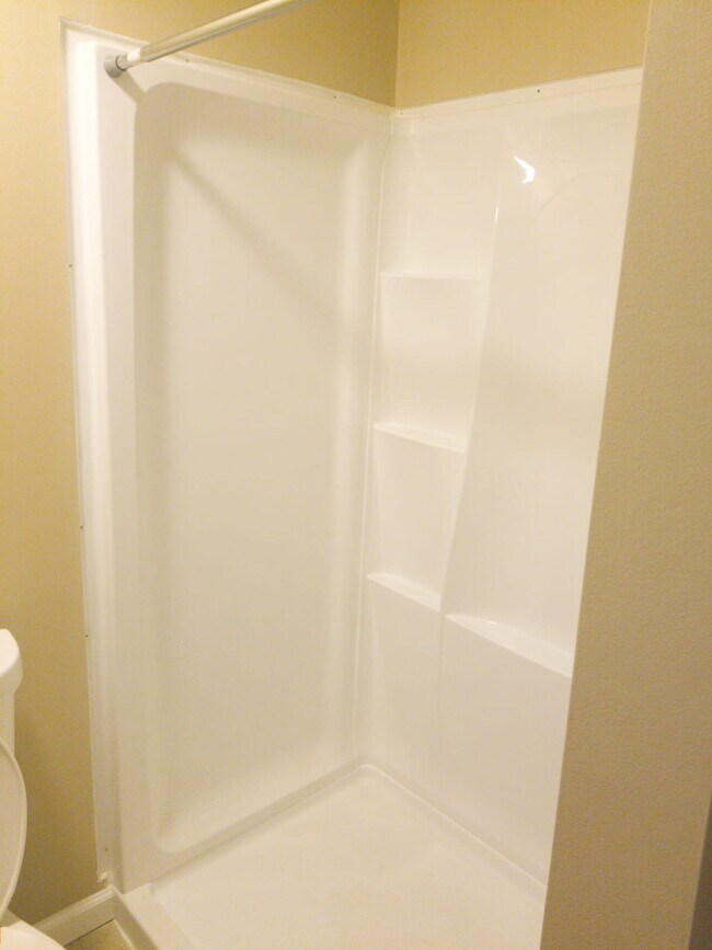 New Stand up shower - 6903 Woodstream Turn