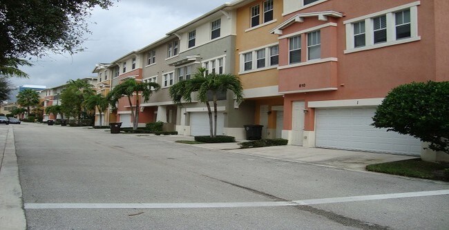 Building Photo - 779 Marina Del Ray Ln