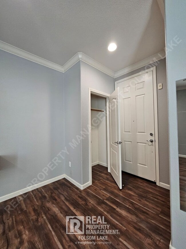 Building Photo - 104 Rodin Ln
