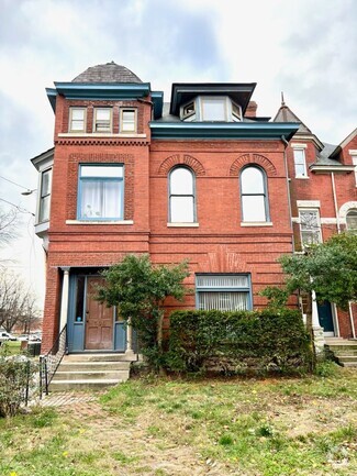 Building Photo - 500 St Catherine St