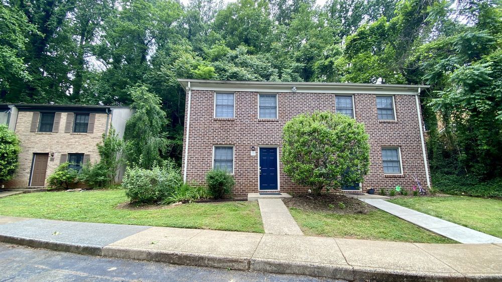 Primary Photo - 2 Bed / 1.5 Bath Townhouse Available Now