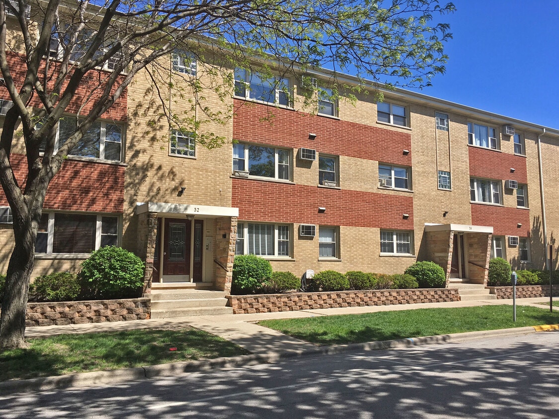 32 Elgin Ave Unit B4, Forest Park, IL 60130 Condo for Rent in Forest