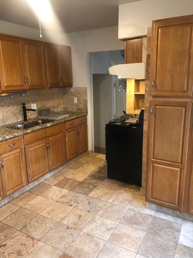 Building Photo - WONDERFUL 4 BED/2BATH SINGLE FAMILY HOME I...