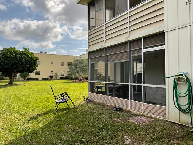 Building Photo - 118 Normandy Ln