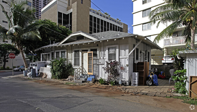 Building Photo - 228 Liliuokalani Ave
