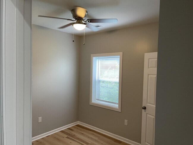 Building Photo - 528 Bright Ave