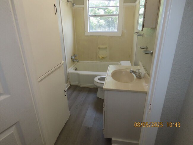 Foto del edificio - Cozy One Bedroom Duplex, Northwest Tyler