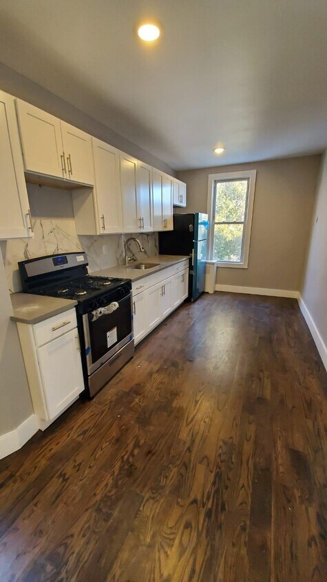Foto principal - 82 Columbia Ave