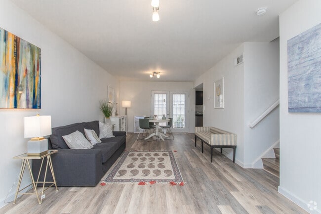 Interior Photo - Golden Gate Townhomes |