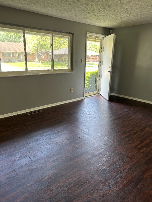 Foto del edificio - 7010 Bartlett Rd