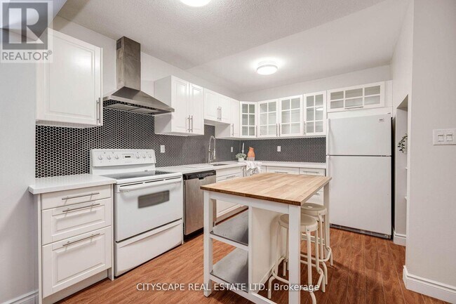 Building Photo - 35-135 Raglan Ave