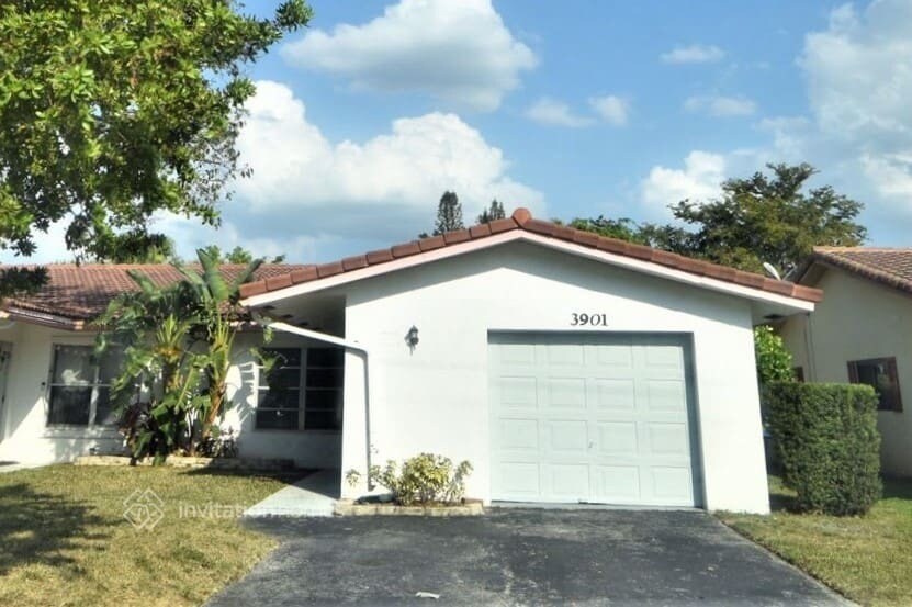 Primary Photo - 3901 NW 110th Ave