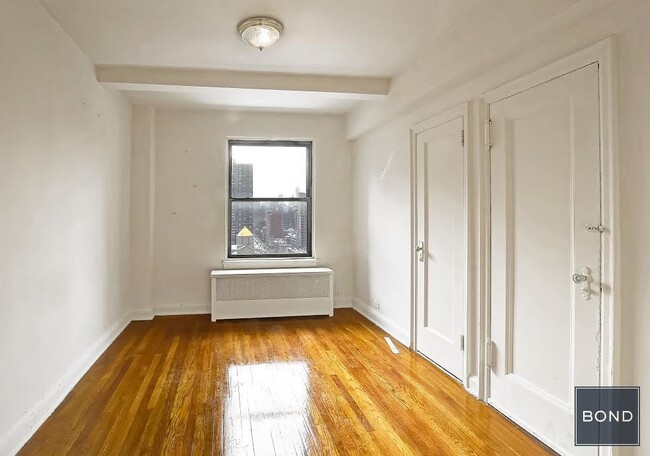 Building Photo - 301 E 38th St