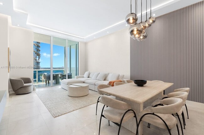 Building Photo - 15811 Collins Ave