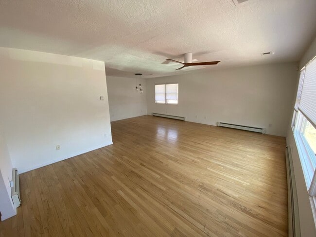 Foto del edificio - Large 4-Bedroom