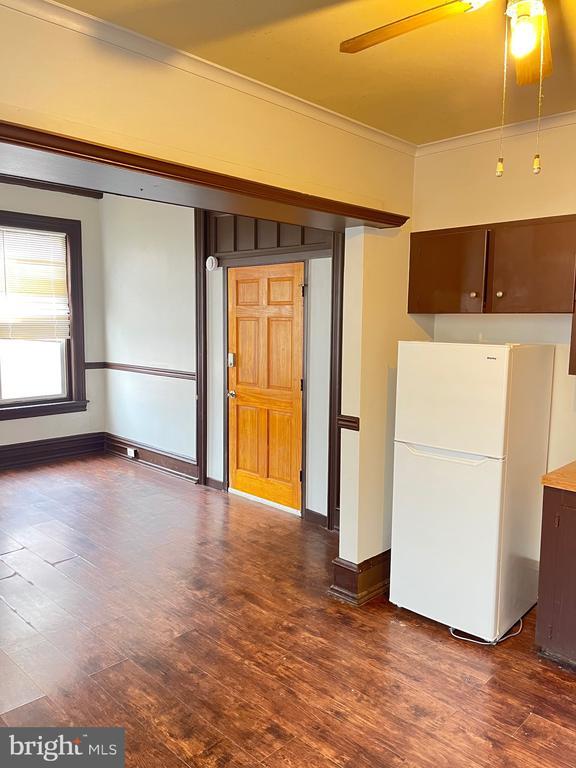 Primary Photo - 79 N Evans St