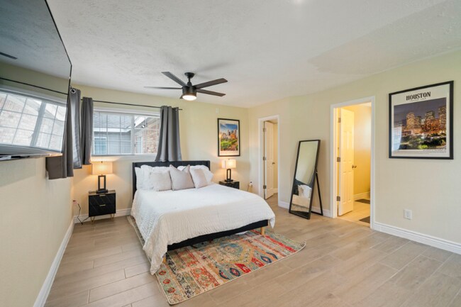 Building Photo - 8102 Coastway Ln