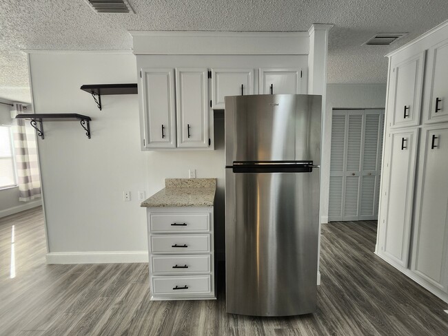 Building Photo - 1527 Black Forest Dr