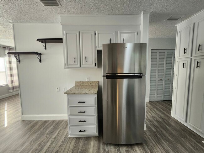 Foto del edificio - 1527 Black Forest Dr