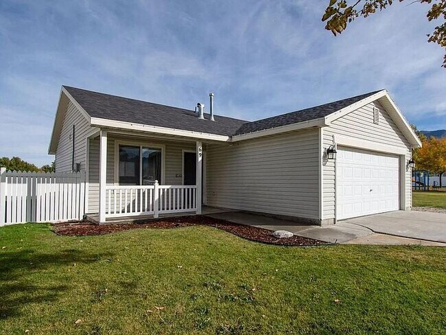 Building Photo - 69 Strasbourg Ln