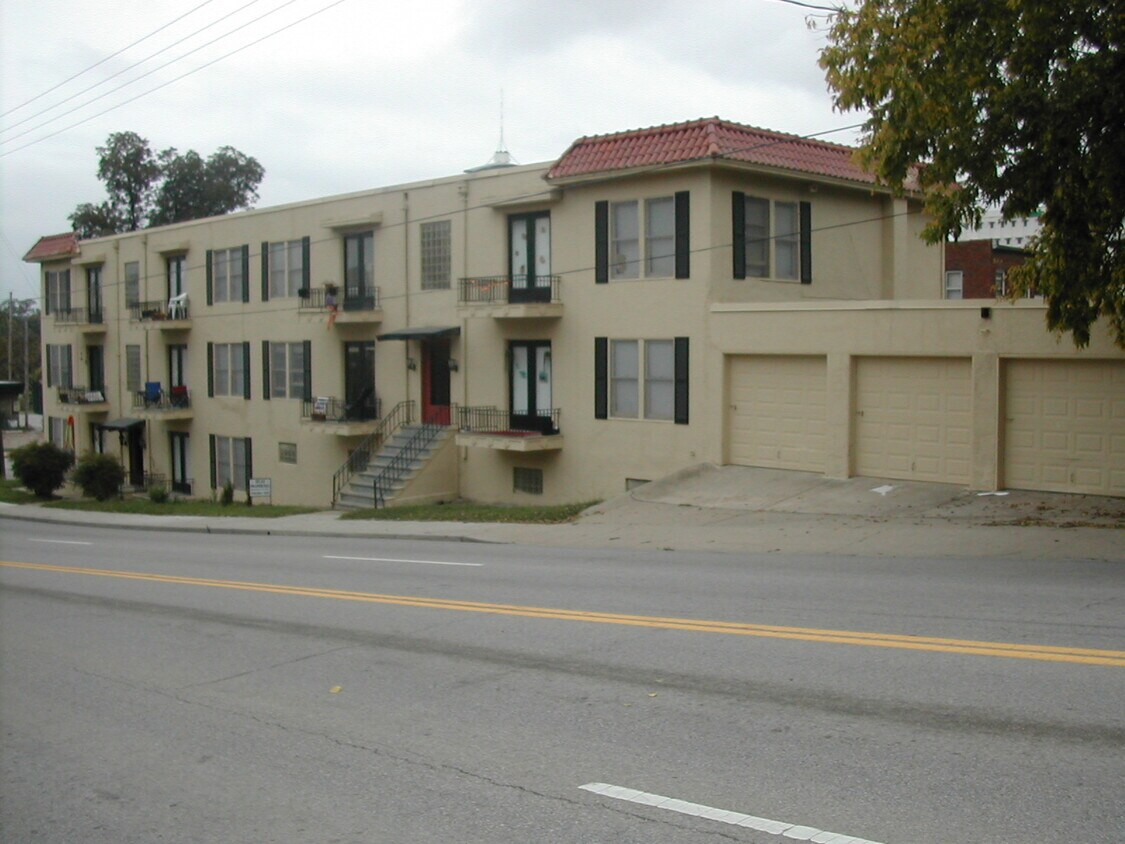 Primary Photo - 105 E 21st St