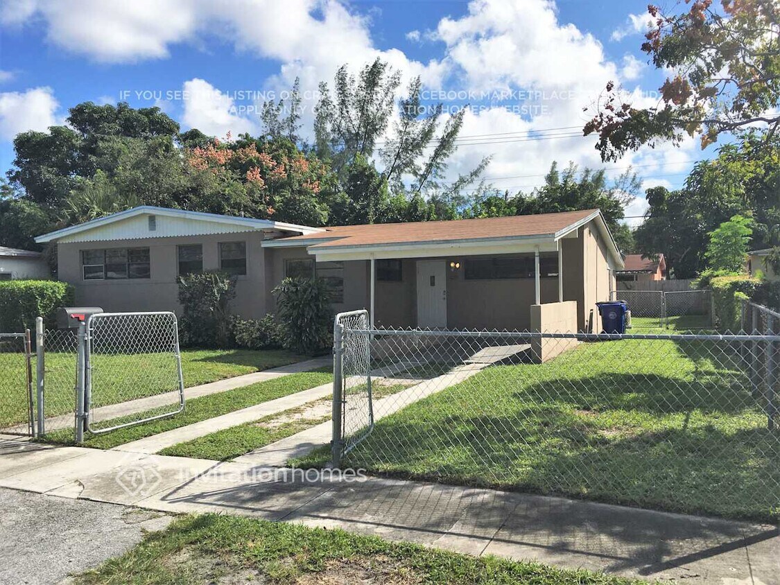 Foto principal - 1120 NE 160th St