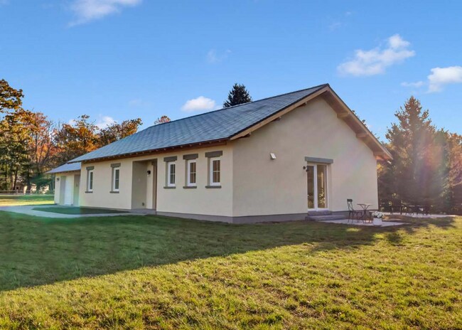 Foto del edificio - 7 Meadow Ln