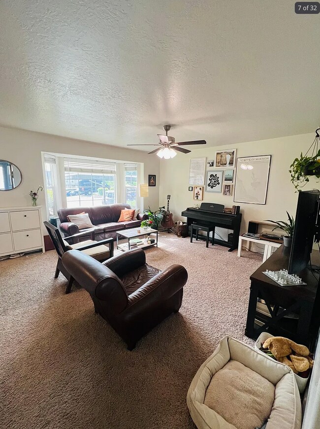 Building Photo - Spacious End-Row Townhome