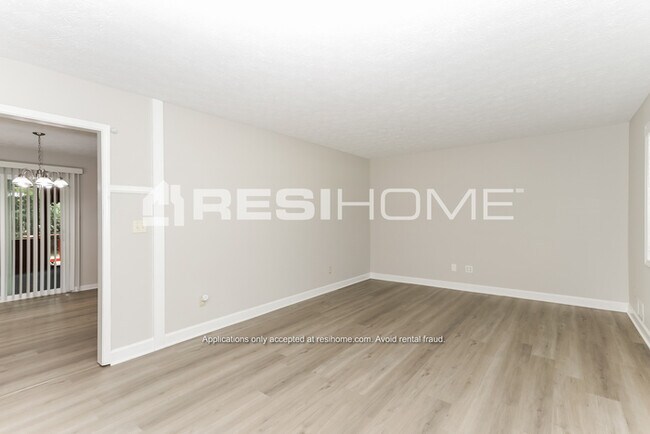 Foto del edificio - 7739 Glen Devon Rd