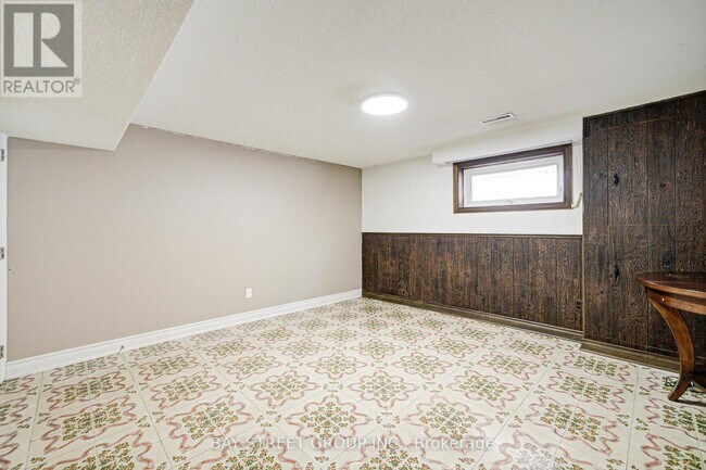 Building Photo - 38 Leafield Dr