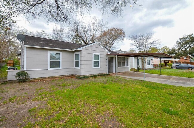 Building Photo - 7419 Jalna St