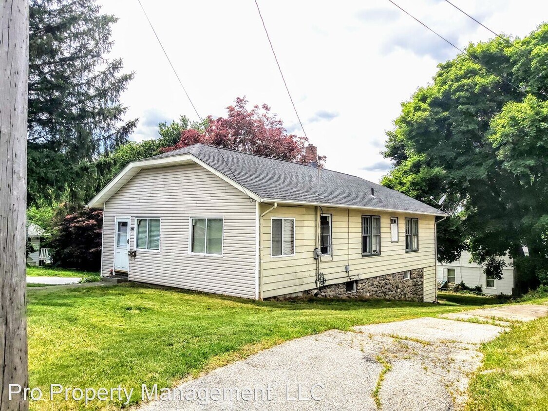 Primary Photo - 2 br, 1 bath House - 201 Circular Ave