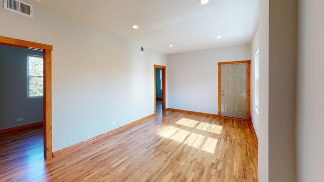 Building Photo - 1521 N Bosworth Ave