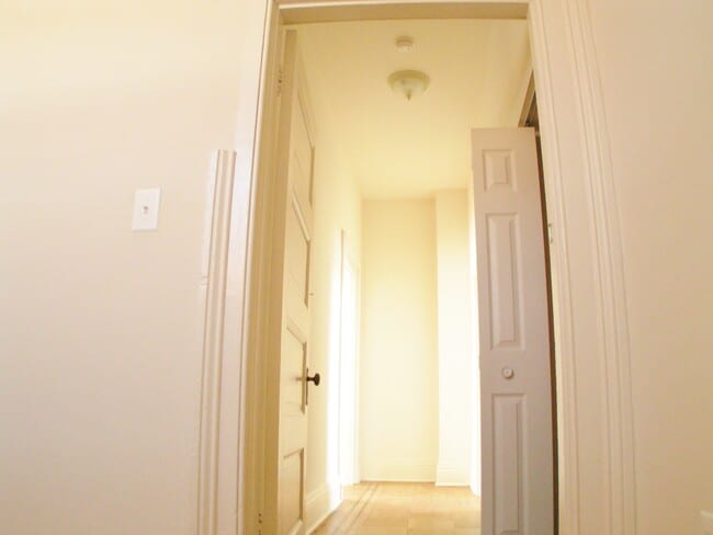 Building Photo - Huge top floor two bedroom in Bolton Hill