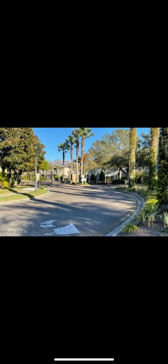 Foto del edificio - 7028 Deer Lodge Cir