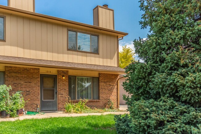 Foto del edificio - 1316 Holly Ave