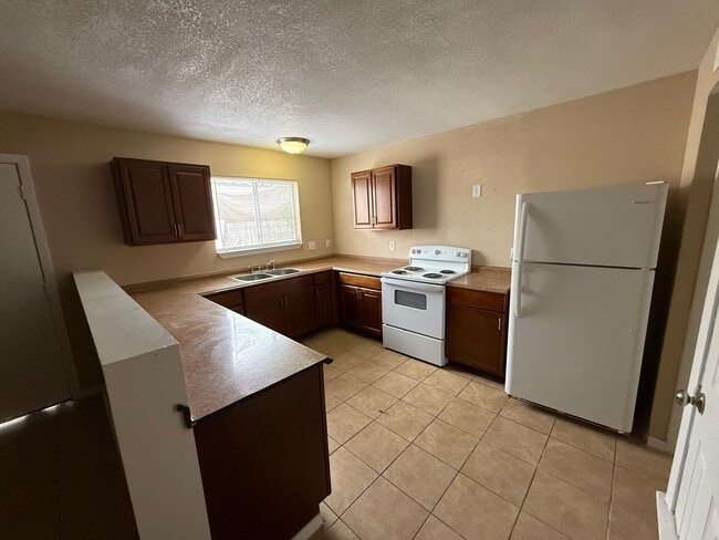 Photo - 8000 Winsford Dr Townhome