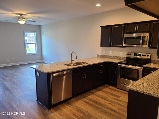 Building Photo - 350 S Stingray Ln