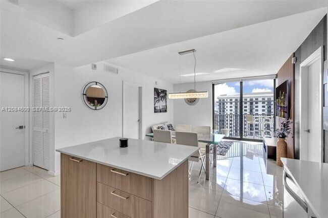 Foto del edificio - 5252 NW 85th Ave