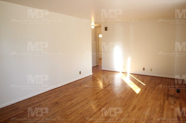 Foto del edificio - 1215 Lynnwood Dr