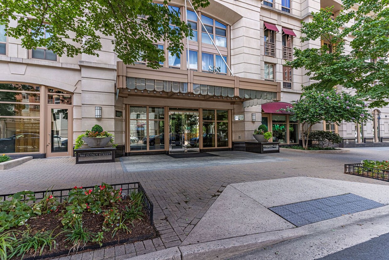 Foto principal - 1 Bedroom Condo in Ballston - Location, Lu...