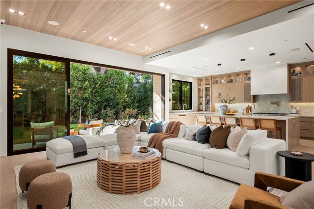 Building Photo - 4245 Bellaire Ave