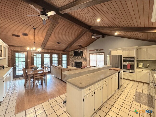 Foto del edificio - 104 Canteen