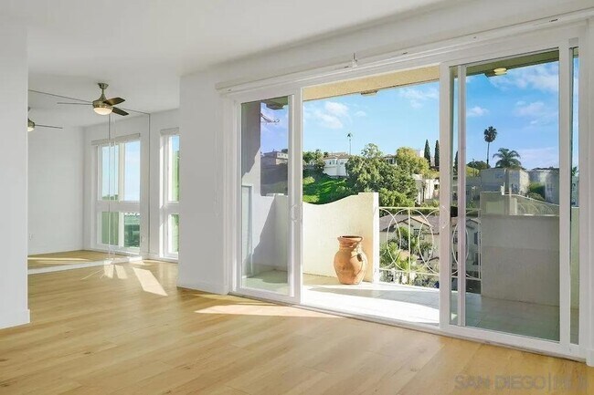 Foto del edificio - 3217 Columbia St