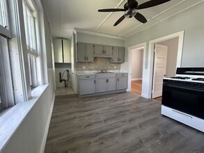 Building Photo - 10 Cherry St