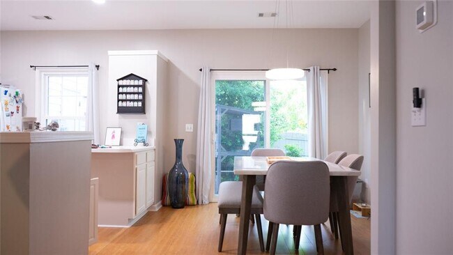 Foto del edificio - 10900 Wittenridge Dr