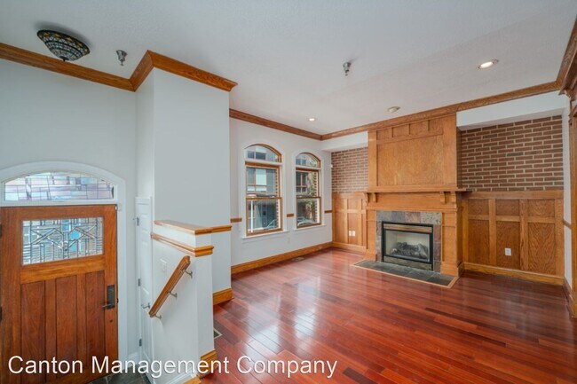 Building Photo - 4 br, 3.5 bath House - 1011 S. Decker Ave.