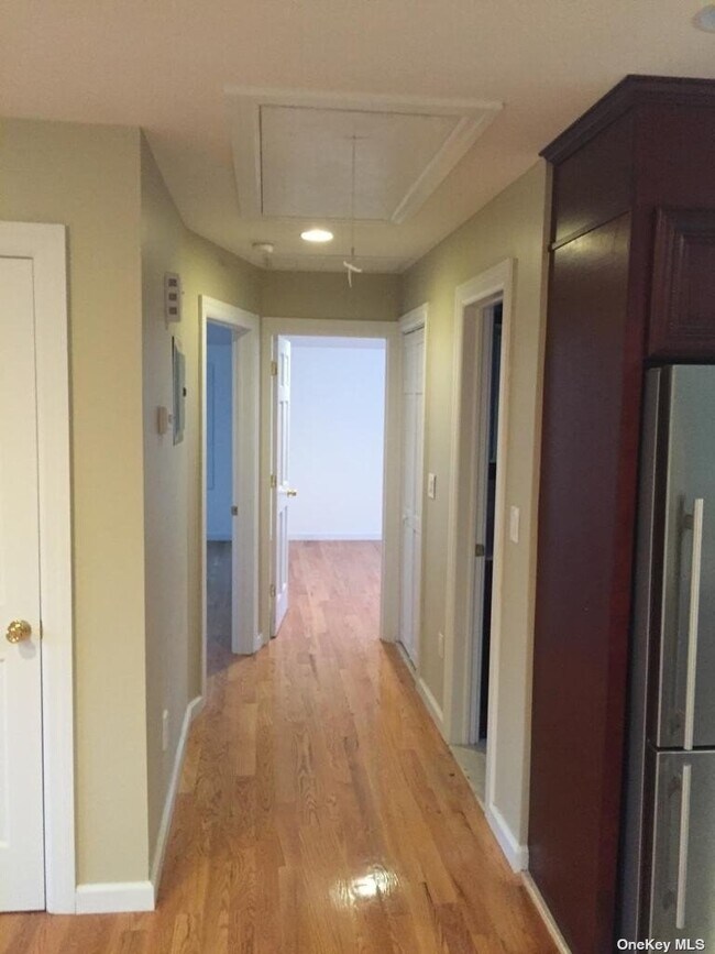 Foto del edificio - 244-65 61st Ave