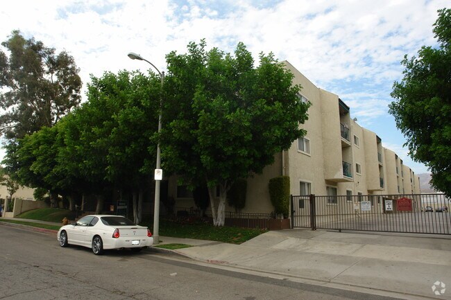 Foto del edificio - Lemarsh Chatsworth Apartments